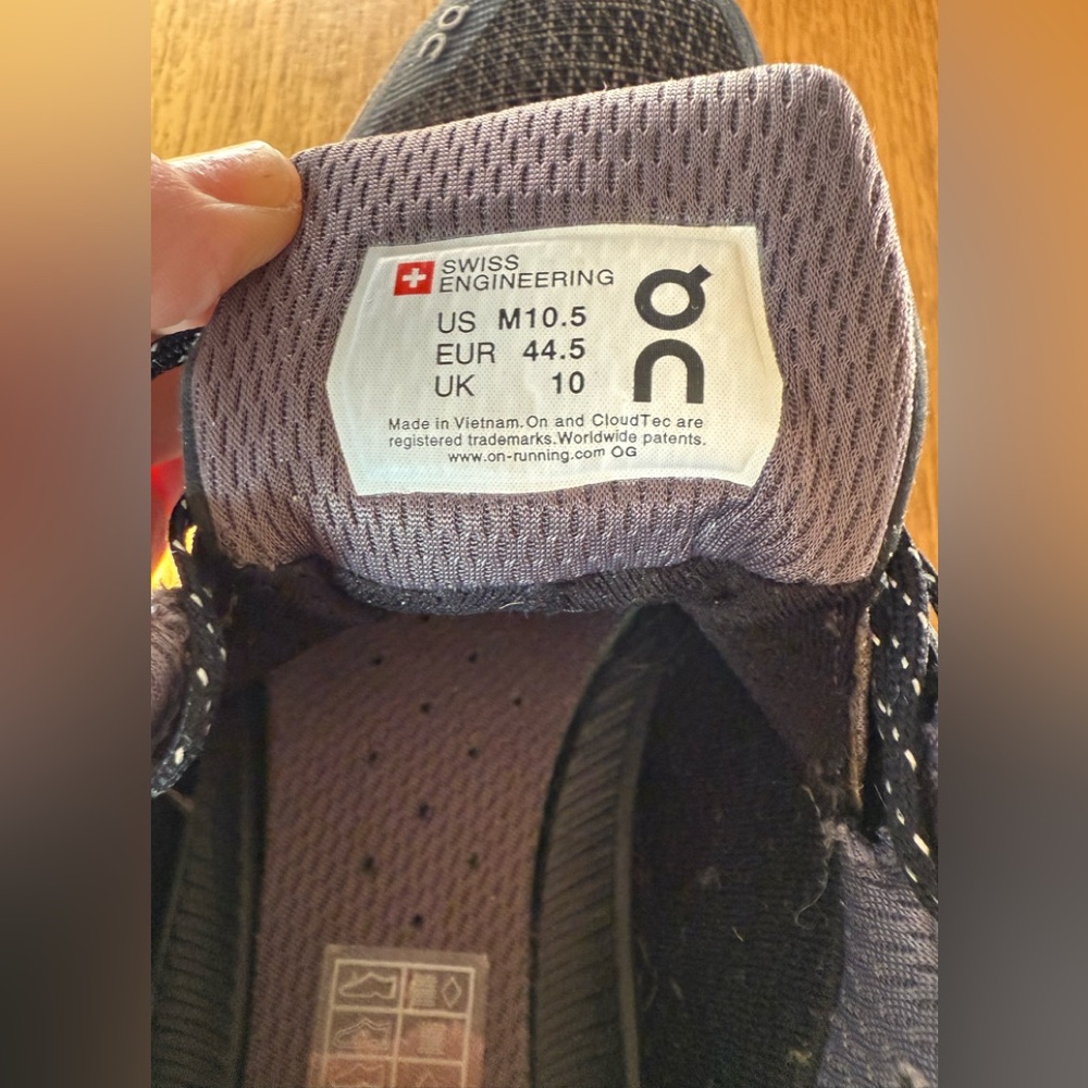 On Running Men's Black Shoes Coud Waterproof - Picture 2 of 6